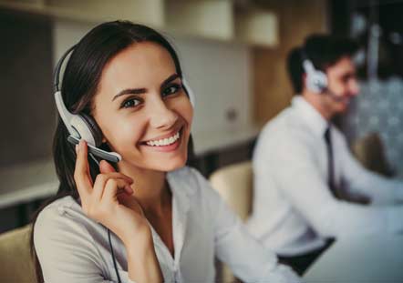 1_about_teaser Happy agent