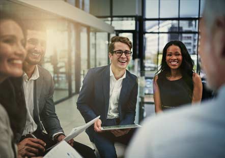 3_about_teaser people chatting