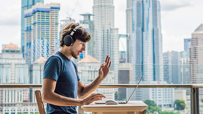 Elevate-CX-Engagements-with-Chat elevate CX Co-browse Video Engage