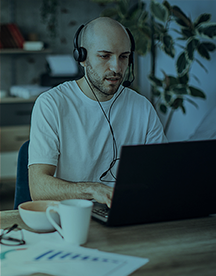 Strategic Insight Series Covid-19 Report 1 Agent seeing laptop