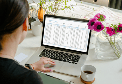 AR-RealTimePerformance-Dashboard-250617-2 Contact Center Agent working with a Customer